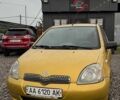 Желтый Тойота Ярис, объемом двигателя 1.3 л и пробегом 230 тыс. км за 3700 $, фото 1 на Automoto.ua