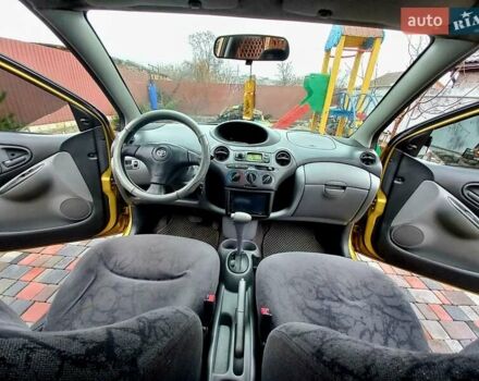 Желтый Тойота Ярис, объемом двигателя 1.3 л и пробегом 263 тыс. км за 3700 $, фото 9 на Automoto.ua