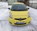 Желтый Тойота Ярис, объемом двигателя 1 л и пробегом 189 тыс. км за 4000 $, фото 1 на Automoto.ua