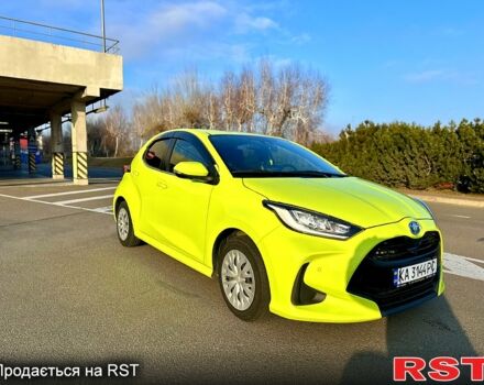 Жовтий Тойота Яріс, об'ємом двигуна 15 л та пробігом 120 тис. км за 18400 $, фото 1 на Automoto.ua