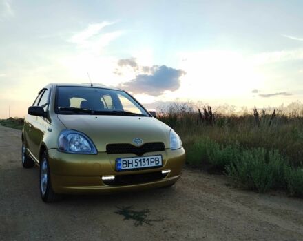 Желтый Тойота Ярис, объемом двигателя 1 л и пробегом 320 тыс. км за 2700 $, фото 1 на Automoto.ua