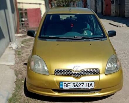 Желтый Тойота Ярис, объемом двигателя 1.3 л и пробегом 275 тыс. км за 3000 $, фото 1 на Automoto.ua
