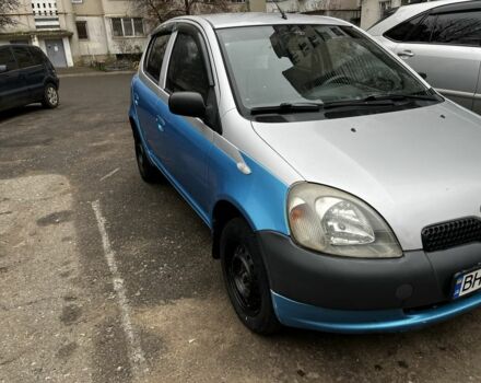 Серый Тойота Ярис, объемом двигателя 1 л и пробегом 300 тыс. км за 2000 $, фото 1 на Automoto.ua