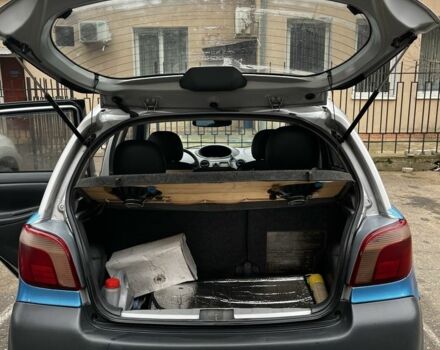 Серый Тойота Ярис, объемом двигателя 1 л и пробегом 300 тыс. км за 2000 $, фото 6 на Automoto.ua