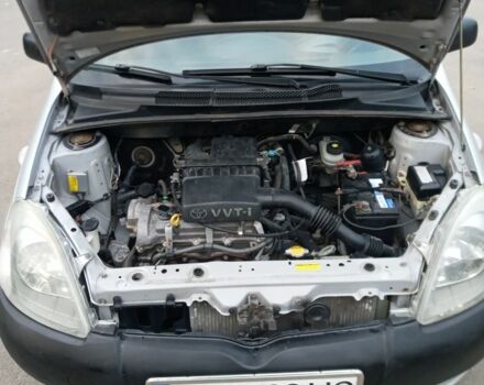 Серый Тойота Ярис, объемом двигателя 1 л и пробегом 186 тыс. км за 3500 $, фото 4 на Automoto.ua