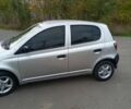 Серый Тойота Ярис, объемом двигателя 1 л и пробегом 186 тыс. км за 3500 $, фото 3 на Automoto.ua