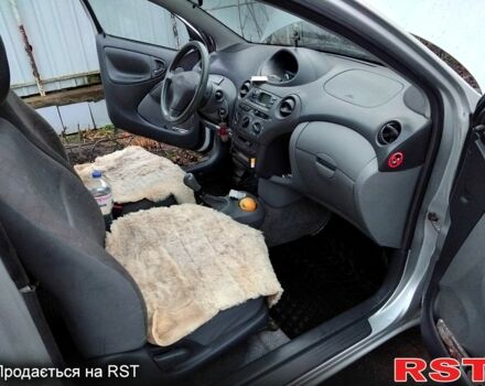 Сірий Тойота Яріс, об'ємом двигуна 1 л та пробігом 111 тис. км за 2700 $, фото 4 на Automoto.ua