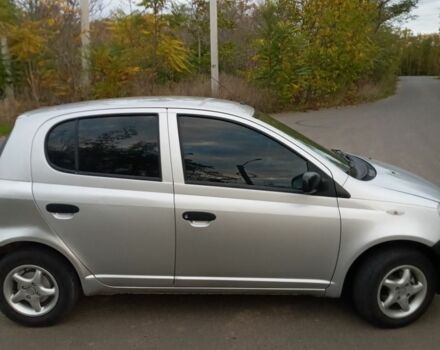 Серый Тойота Ярис, объемом двигателя 1 л и пробегом 186 тыс. км за 3500 $, фото 2 на Automoto.ua