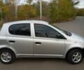Серый Тойота Ярис, объемом двигателя 1 л и пробегом 186 тыс. км за 3500 $, фото 2 на Automoto.ua