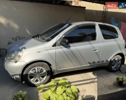 Сірий Тойота Яріс, об'ємом двигуна 1 л та пробігом 173 тис. км за 3800 $, фото 1 на Automoto.ua