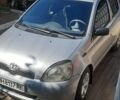 Серый Тойота Ярис, объемом двигателя 1.3 л и пробегом 200 тыс. км за 4500 $, фото 1 на Automoto.ua