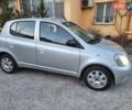 Серый Тойота Ярис, объемом двигателя 1 л и пробегом 228 тыс. км за 3300 $, фото 1 на Automoto.ua