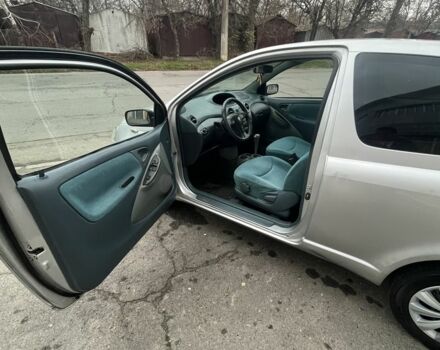 Серый Тойота Ярис, объемом двигателя 1.3 л и пробегом 192 тыс. км за 3200 $, фото 11 на Automoto.ua