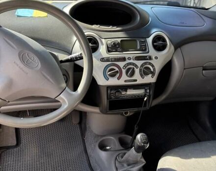 Сірий Тойота Яріс, об'ємом двигуна 1 л та пробігом 173 тис. км за 3800 $, фото 7 на Automoto.ua