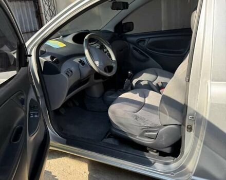 Серый Тойота Ярис, объемом двигателя 1 л и пробегом 173 тыс. км за 3800 $, фото 5 на Automoto.ua