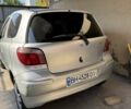 Серый Тойота Ярис, объемом двигателя 1 л и пробегом 173 тыс. км за 3800 $, фото 2 на Automoto.ua