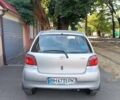 Серый Тойота Ярис, объемом двигателя 1 л и пробегом 201 тыс. км за 3800 $, фото 4 на Automoto.ua