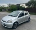Серый Тойота Ярис, объемом двигателя 1.3 л и пробегом 274 тыс. км за 4000 $, фото 2 на Automoto.ua