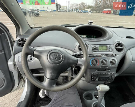 Серый Тойота Ярис, объемом двигателя 1.3 л и пробегом 238 тыс. км за 2999 $, фото 14 на Automoto.ua