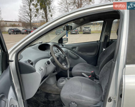 Серый Тойота Ярис, объемом двигателя 1.3 л и пробегом 238 тыс. км за 2999 $, фото 11 на Automoto.ua