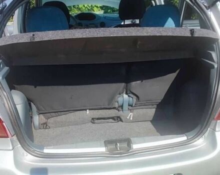 Сірий Тойота Яріс, об'ємом двигуна 1.3 л та пробігом 129 тис. км за 2999 $, фото 7 на Automoto.ua