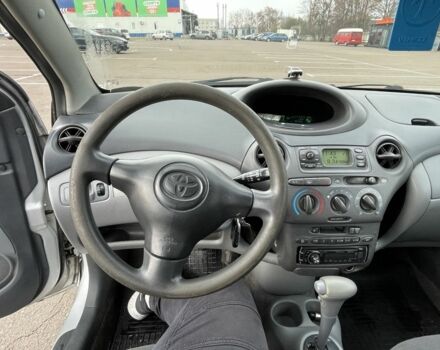 Серый Тойота Ярис, объемом двигателя 1.3 л и пробегом 238 тыс. км за 2999 $, фото 6 на Automoto.ua