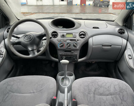 Серый Тойота Ярис, объемом двигателя 1.3 л и пробегом 239 тыс. км за 2600 $, фото 12 на Automoto.ua