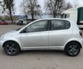 Серый Тойота Ярис, объемом двигателя 1.3 л и пробегом 238 тыс. км за 2999 $, фото 3 на Automoto.ua