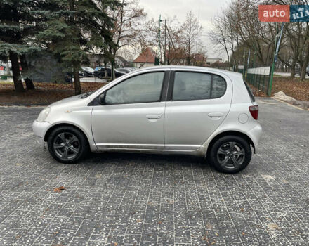 Серый Тойота Ярис, объемом двигателя 1.3 л и пробегом 239 тыс. км за 2600 $, фото 3 на Automoto.ua