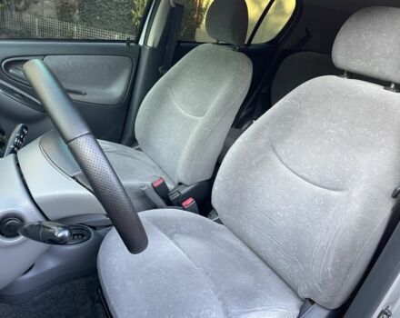 Сірий Тойота Яріс, об'ємом двигуна 1.3 л та пробігом 163 тис. км за 4500 $, фото 21 на Automoto.ua