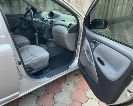 Сірий Тойота Яріс, об'ємом двигуна 1.3 л та пробігом 163 тис. км за 4500 $, фото 12 на Automoto.ua