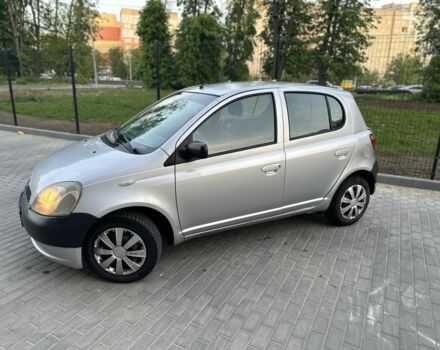 Сірий Тойота Яріс, об'ємом двигуна 1 л та пробігом 200 тис. км за 3300 $, фото 1 на Automoto.ua