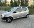 Сірий Тойота Яріс, об'ємом двигуна 1 л та пробігом 200 тис. км за 3300 $, фото 1 на Automoto.ua