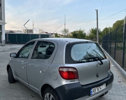 Сірий Тойота Яріс, об'ємом двигуна 1 л та пробігом 200 тис. км за 3300 $, фото 2 на Automoto.ua