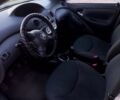 Серый Тойота Ярис, объемом двигателя 1.4 л и пробегом 320 тыс. км за 3800 $, фото 6 на Automoto.ua