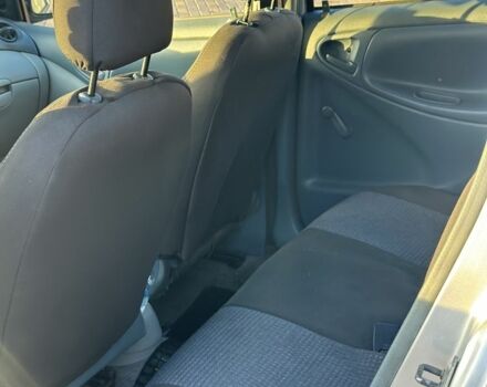 Серый Тойота Ярис, объемом двигателя 1 л и пробегом 212 тыс. км за 2999 $, фото 5 на Automoto.ua