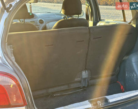 Серый Тойота Ярис, объемом двигателя 1 л и пробегом 212 тыс. км за 2999 $, фото 4 на Automoto.ua