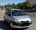 Серый Тойота Ярис, объемом двигателя 1 л и пробегом 140 тыс. км за 1650 $, фото 1 на Automoto.ua