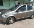 Серый Тойота Ярис, объемом двигателя 1.3 л и пробегом 140 тыс. км за 5000 $, фото 1 на Automoto.ua