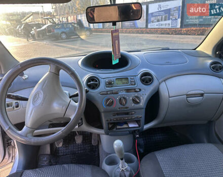 Серый Тойота Ярис, объемом двигателя 1 л и пробегом 212 тыс. км за 2999 $, фото 7 на Automoto.ua