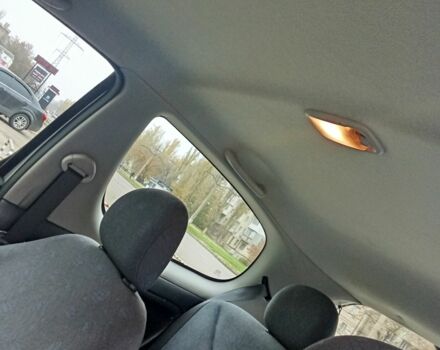 Серый Тойота Ярис, объемом двигателя 1 л и пробегом 150 тыс. км за 1900 $, фото 4 на Automoto.ua