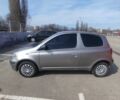 Серый Тойота Ярис, объемом двигателя 1 л и пробегом 198 тыс. км за 3500 $, фото 1 на Automoto.ua