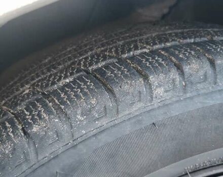 Серый Тойота Ярис, объемом двигателя 1 л и пробегом 223 тыс. км за 3000 $, фото 12 на Automoto.ua