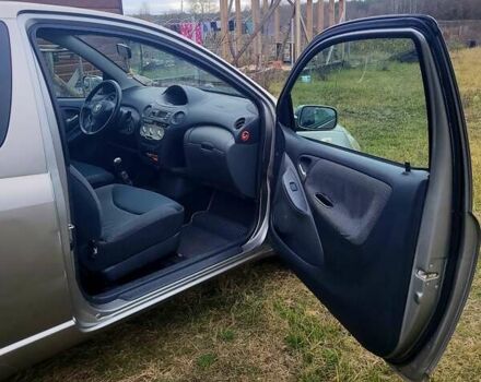 Серый Тойота Ярис, объемом двигателя 1 л и пробегом 223 тыс. км за 3000 $, фото 9 на Automoto.ua