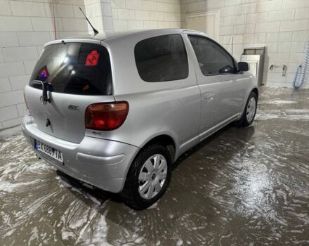 Серый Тойота Ярис, объемом двигателя 1 л и пробегом 135 тыс. км за 4500 $, фото 2 на Automoto.ua