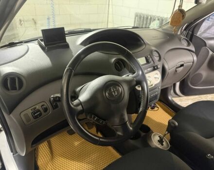 Серый Тойота Ярис, объемом двигателя 1 л и пробегом 135 тыс. км за 4500 $, фото 4 на Automoto.ua