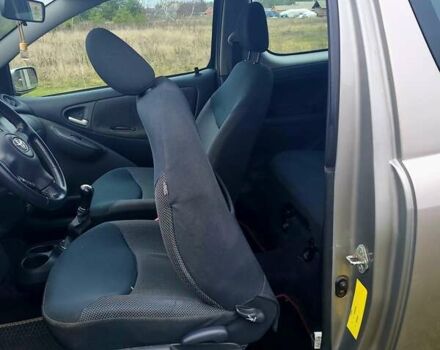 Серый Тойота Ярис, объемом двигателя 1 л и пробегом 223 тыс. км за 3000 $, фото 8 на Automoto.ua