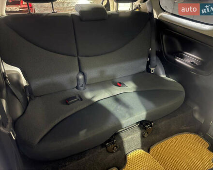 Серый Тойота Ярис, объемом двигателя 1 л и пробегом 135 тыс. км за 4500 $, фото 17 на Automoto.ua