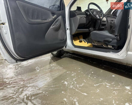 Серый Тойота Ярис, объемом двигателя 1 л и пробегом 135 тыс. км за 4500 $, фото 13 на Automoto.ua