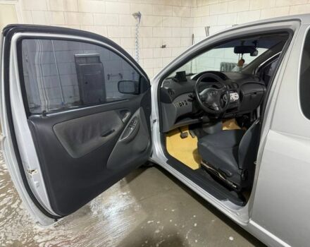 Серый Тойота Ярис, объемом двигателя 1 л и пробегом 135 тыс. км за 4500 $, фото 6 на Automoto.ua